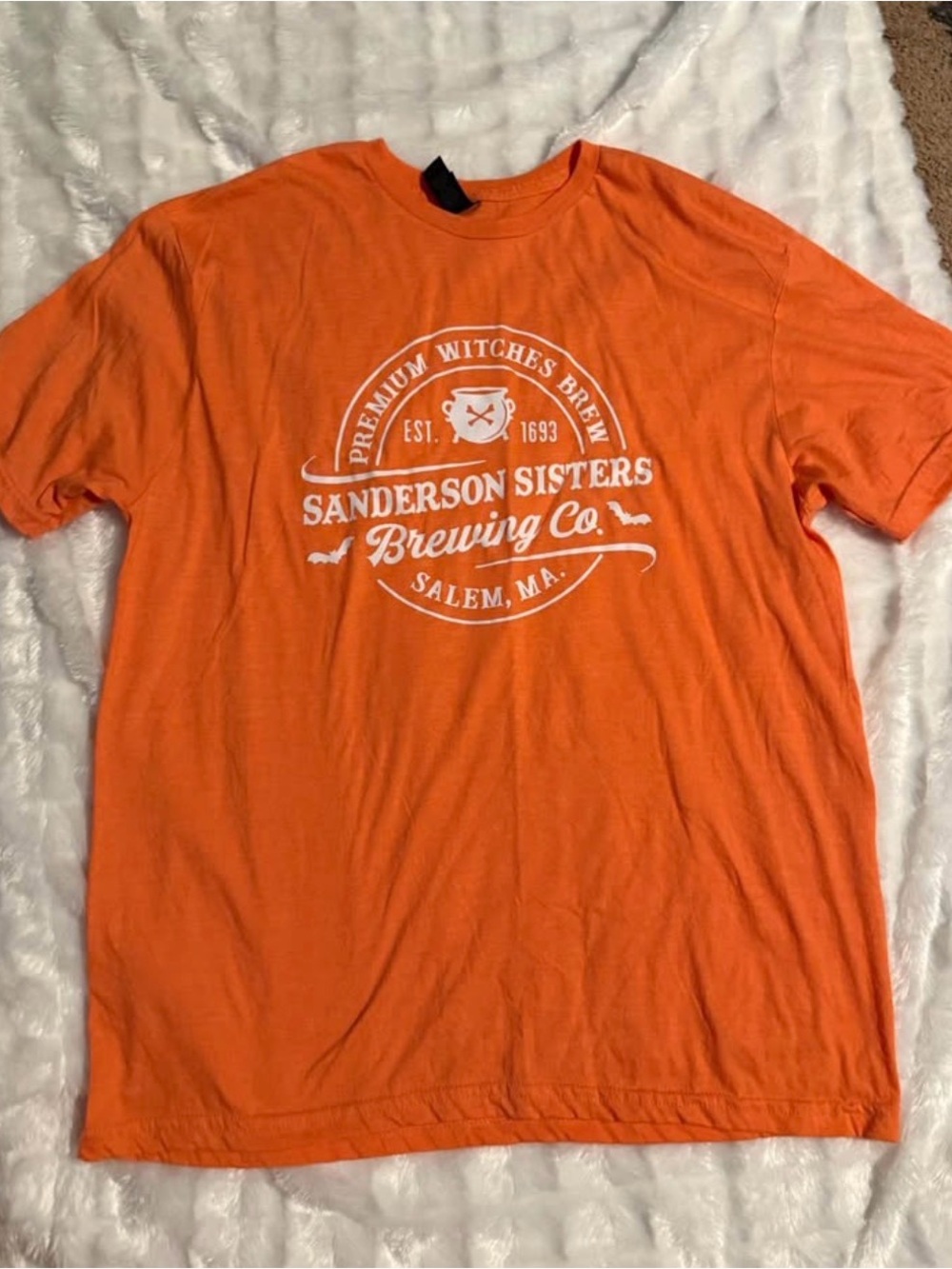 Gildan Size Large Orange Sanderson Sisters Brewing Co. Graphic T-Shirt